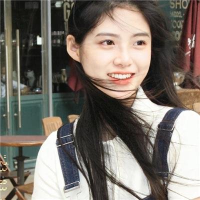 葡萄架下的女神